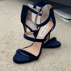 Beautiful Steve Madden velvet heels!